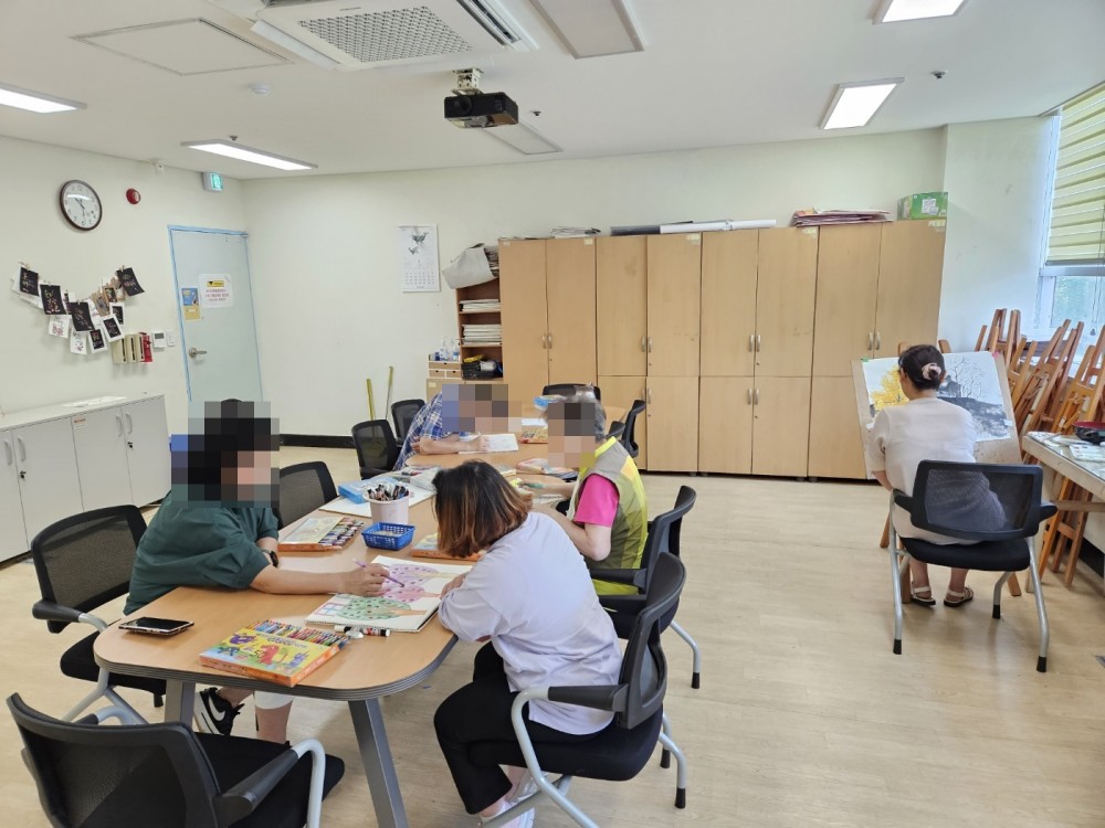 7월 20일 한국화교실에 참여중인 이용자 사진 첫번째